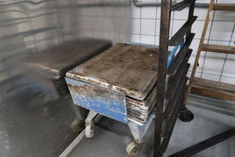 Vogn med div. Bagepalder