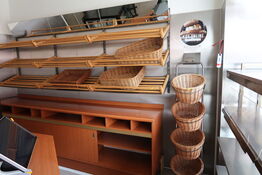 Reolsystem med væghylder m.m.