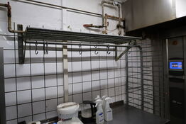 Vægstsativ samt vægreol