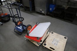 Div. Møbelhunde, skraldespandsstativ samt div. engangsservice m.m.