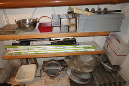 Div. forme, lysstofrør, bageritilbehør m.m.