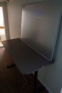 Skrivebord, stol & Whiteboard