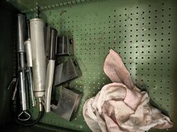 Diverse spændeklodser, fedtpumpe m.m.
