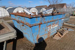 Affaldscontainer med indhold