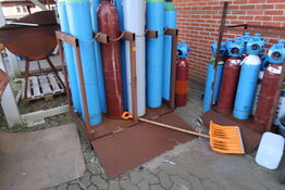 2 stk. opbevaring til gasflasker (gasflasker medfølger ikke)