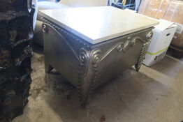 Sofabord  med indhold