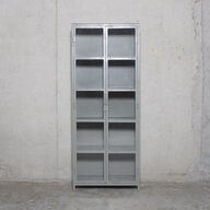 Vitrineskab RAW olivegreen