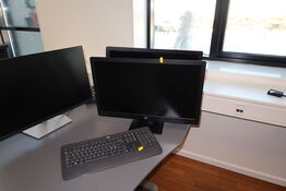 2 stk. computerskærme HP ProDisplay P240va med tastatur