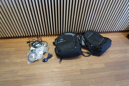 2 stk. rygsække samt div. Kabler