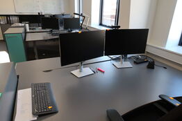 2 stk. computerskærme DELL P2725H, tastatur, dockingstation