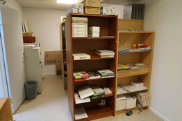 Div. Reoler med kontorartikler samt julepynt m.m.