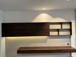 Boform snedker væghængt møbel i røget eg