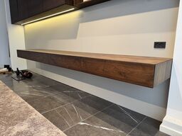 Boform snedker væghængt møbel i røget eg