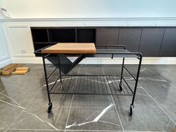 &Tradition rullebord i sort/valnød