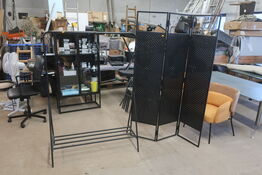 Tøjstativ og skillevæg 