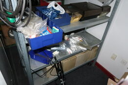 Reol med div. Varelager