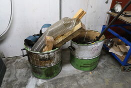 2 stk. spande med indhold