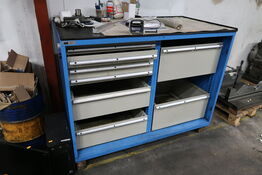 Stålskab med div. Specialværktøj