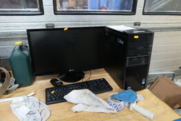 Computerskærm NEOVO samt computer HP Envy h8 PC Series