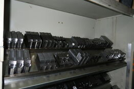 Metalskab med div. Specialværktøj