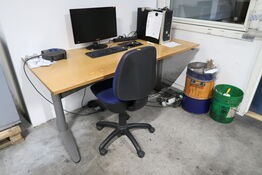 El. hæve/sænke skrivebord samt kontorstol