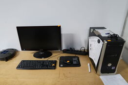 Computerskærm SAMSUNG samt computer, tastatur og mus