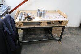 Pallebord med indhold