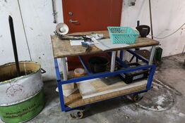 Opbevaringsvogn samt værkstedsstol