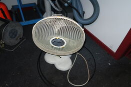 Varmeblæser, kontorstol samt div. Værktøj