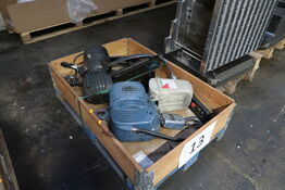 Palle med elkædetaljer