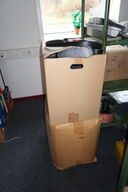 2 stk. kasser med varelager