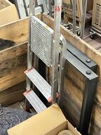 1 sæt  Bordben af stål, trappestige, 1 ks. Taperuller