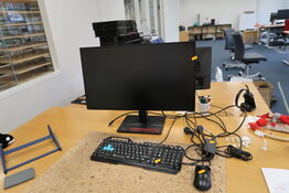 Computerskærm LENOVO P27q-20 med tastatur og mus