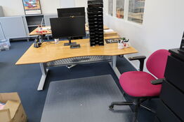 El. hæve/sænke skrivebord uden indhold, med kontorstol
