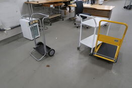 Skraldespandsstati samt 2 stk. vogne