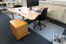 El. hæve/sænke skrivebord uden indhold, med skuffemodul og kontorstol