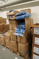 Palle med div. Merchandise bl.a. tasker, penalhuse m.m.