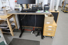 El. hæve/sænke skrivebord uden indhold med skuffemodul