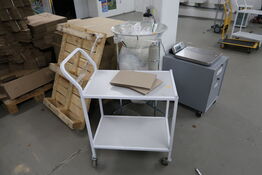 Vogn samt skraldespandsstativ