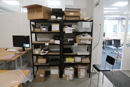 2 stk. lagerreoler med div. Merchandise