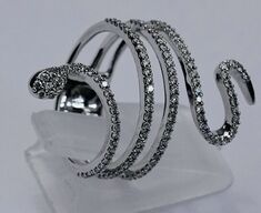 Slangering af 14 kt. hvidguld prydet med brillantslebne diamanter