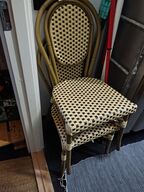 To Caféstole med flet.