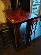 Højbord med to forskellige skamler.