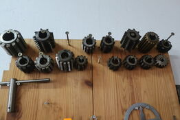 Tavle med værktøj til tandhjulsfræsning