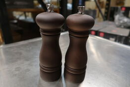 2 stk. Salt og peberkværn sæt i mørk bøg 155 mm. APS