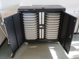 Skab til PC'er INTEC m. stik til lader ved hver hylde