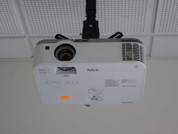 Projektor NEC ME301W inkl. lærred