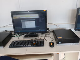 HP ProDesk | Intel i5-7500 | 8 GB | 256 GB SSD | HP 22" skærm