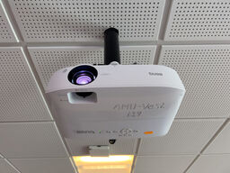 Projektor BENQ MW536 inkl. lærred, højttalere & skærm