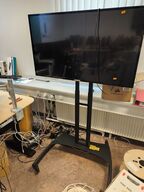 Fladskærms TV 4K 43" PHILIPS 43PUS6162/12 på stativ